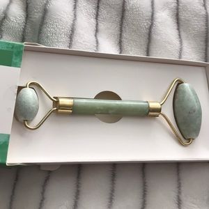 Sherrie Matthews acupuncture jade stone roller